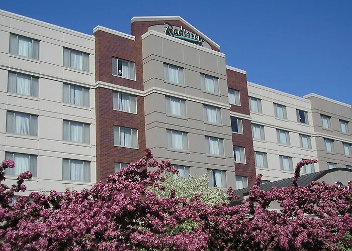 Hotel Wyndham On John Deere Commons Moline