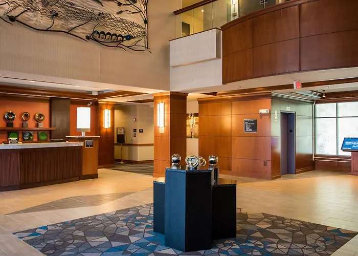 Hotel Wyndham On John Deere Commons