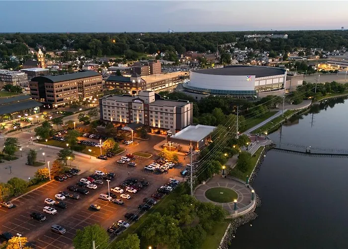 Hotel Wyndham On John Deere Commons Moline