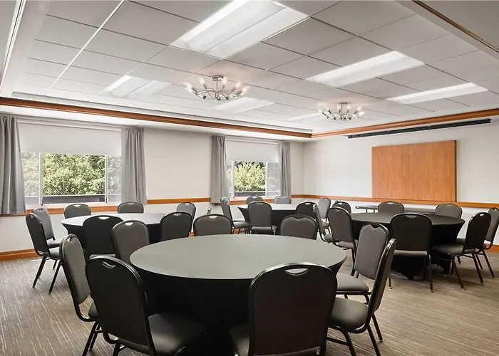 Wyndham On John Deere Commons Hotel 4*