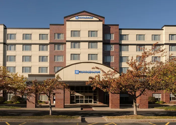 Wyndham On John Deere Commons 4* Moline