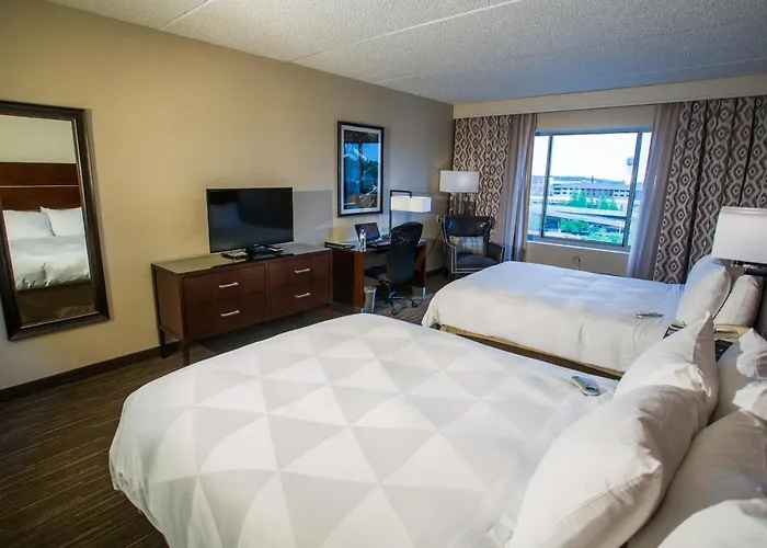 Hotel Wyndham On John Deere Commons Moline