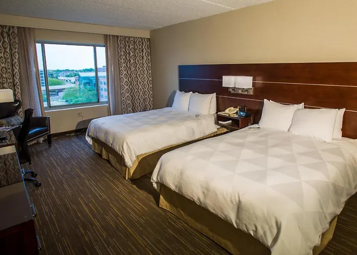 Hotel Wyndham On John Deere Commons Moline
